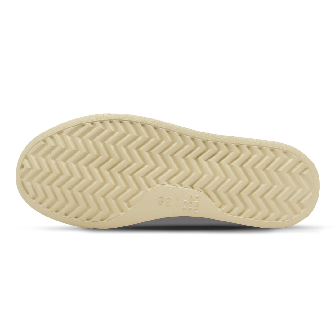 Sierra Park Synthetic Suede Loafer – باللون الرمادي الفاتح